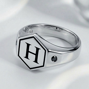 Кольцо с буквой и бриллиантом из платины и эмалью (Вес 6,5 гр.)