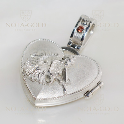 Серебряный медальон открывающийся под фотографию в форме сердца с барельефом балерины (Вес: 22 гр.)