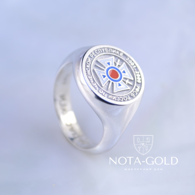 Печатка из белого золота с цветной эмалью в подарок служащему УФСБ (Вес: 18 гр.)
