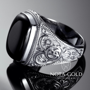 Мужское кольцо печатка из белого золота с ониксом и инициалами с торца кольца (Вес 16 гр.)