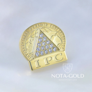 Золотой нагрудный значок с бриллиантами и логотипом компании в подарок руководителю (Вес 6 гр.)