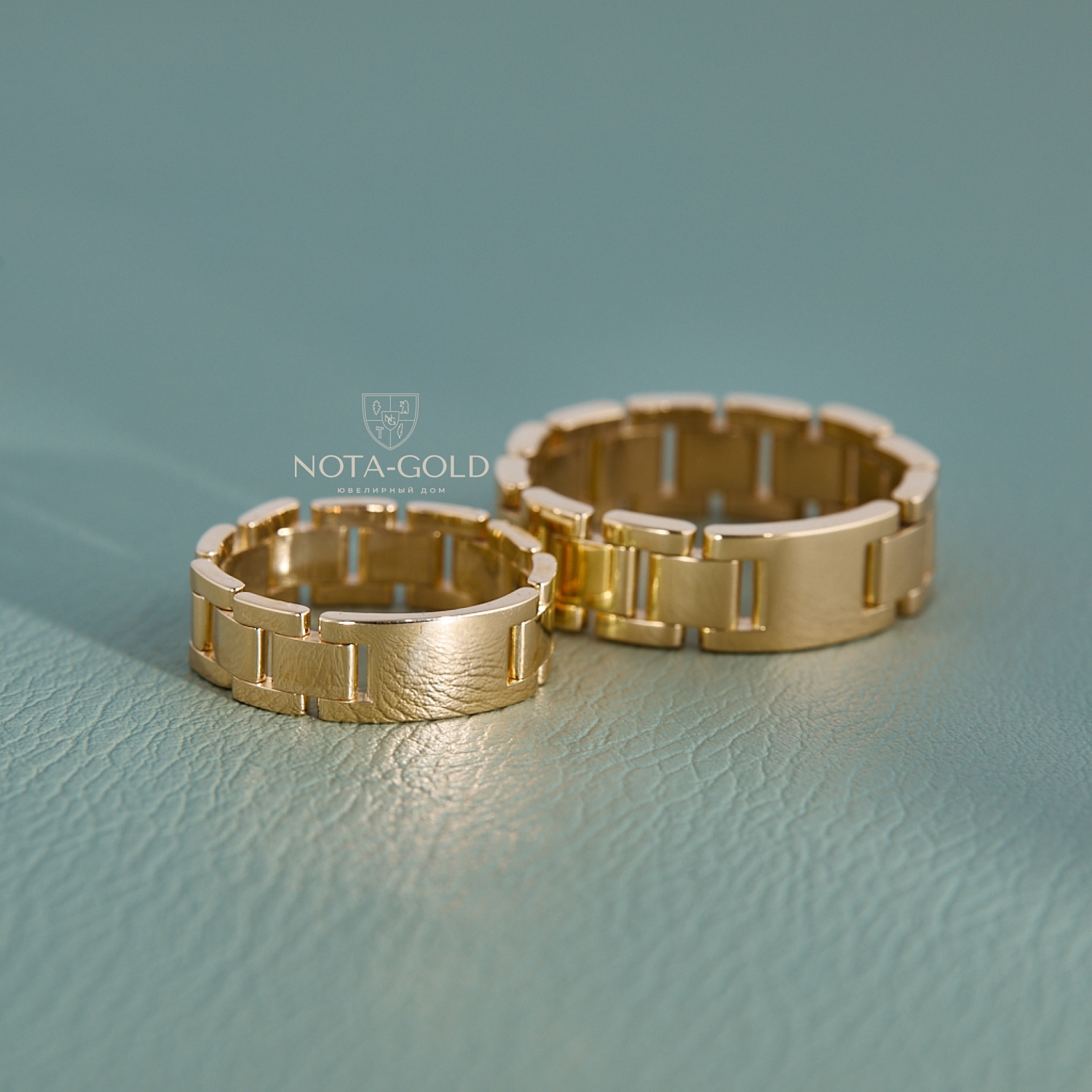 Обручальные кольца браслетного типа из желтого золота