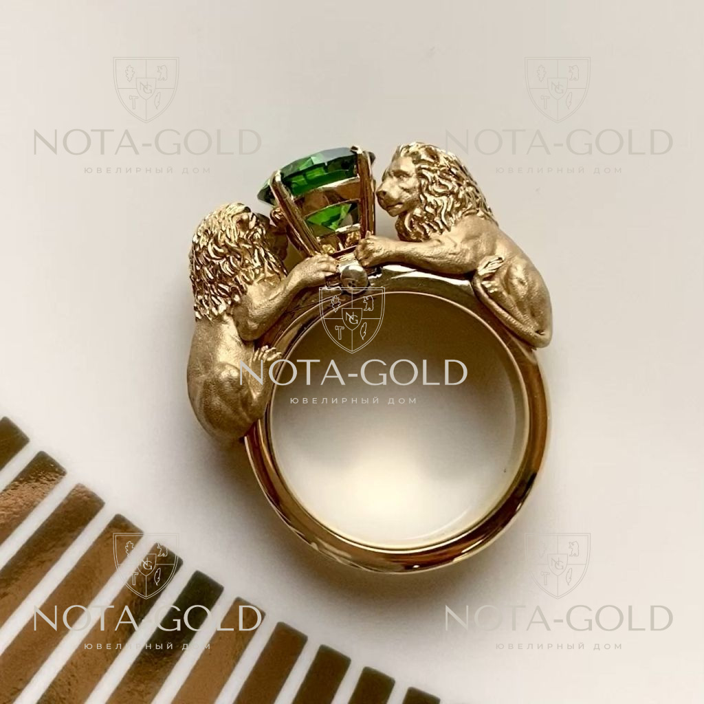 Золотое кольцо-перстень в виде львов держащих изумруд со съёмным механизмомкаста (Вес: 27 гр.)