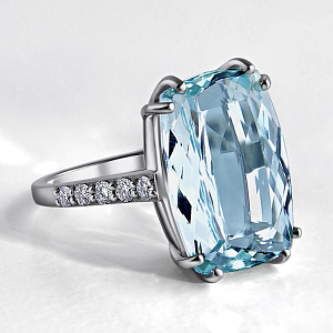 Кольцо из белого золота с бриллиантами и крупным аквамарином (Вес 4 гр.)