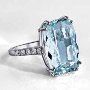 Кольцо из белого золота с бриллиантами и крупным аквамарином (Вес 4 гр.)