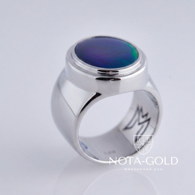 Широкой платиновый перстень с опалом и гравировкой (Вес 61 гр.)