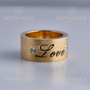 Широкое золотое кольцо Love с двумя бриллиантами и гравировкой (Вес 22,6 гр.)