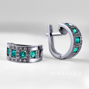 Женские серьги из белого золота с бриллиантами и изумрудами (Вес 7,4 гр.)