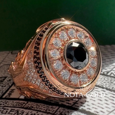 Золотая печатка-перстень с большим чёрным бриллиантом и россыпью бриллиантов вокруг (Вес: 27 гр.)