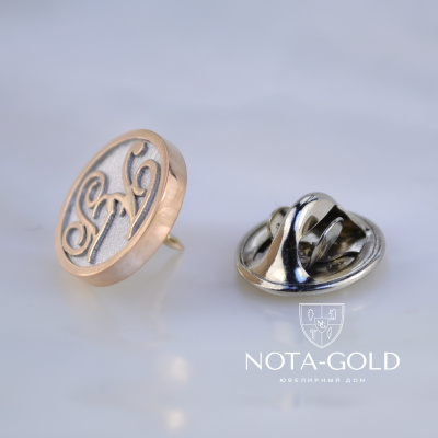 Нагрудный именной значок из золота с инициалами