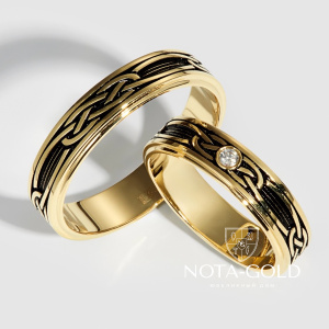 Узкие обручальные кольца из желтого золота с бриллиантом и черннием (Вес пары 9 гр. )