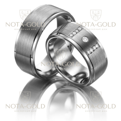 Широкие платиновые обручальные кольца с бриллиантами в женском кольце (Вес пары: 22 гр.)