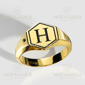 Кольцо с буквой и бриллиантом из желтого золота и эмали (Вес 4,1 гр.)