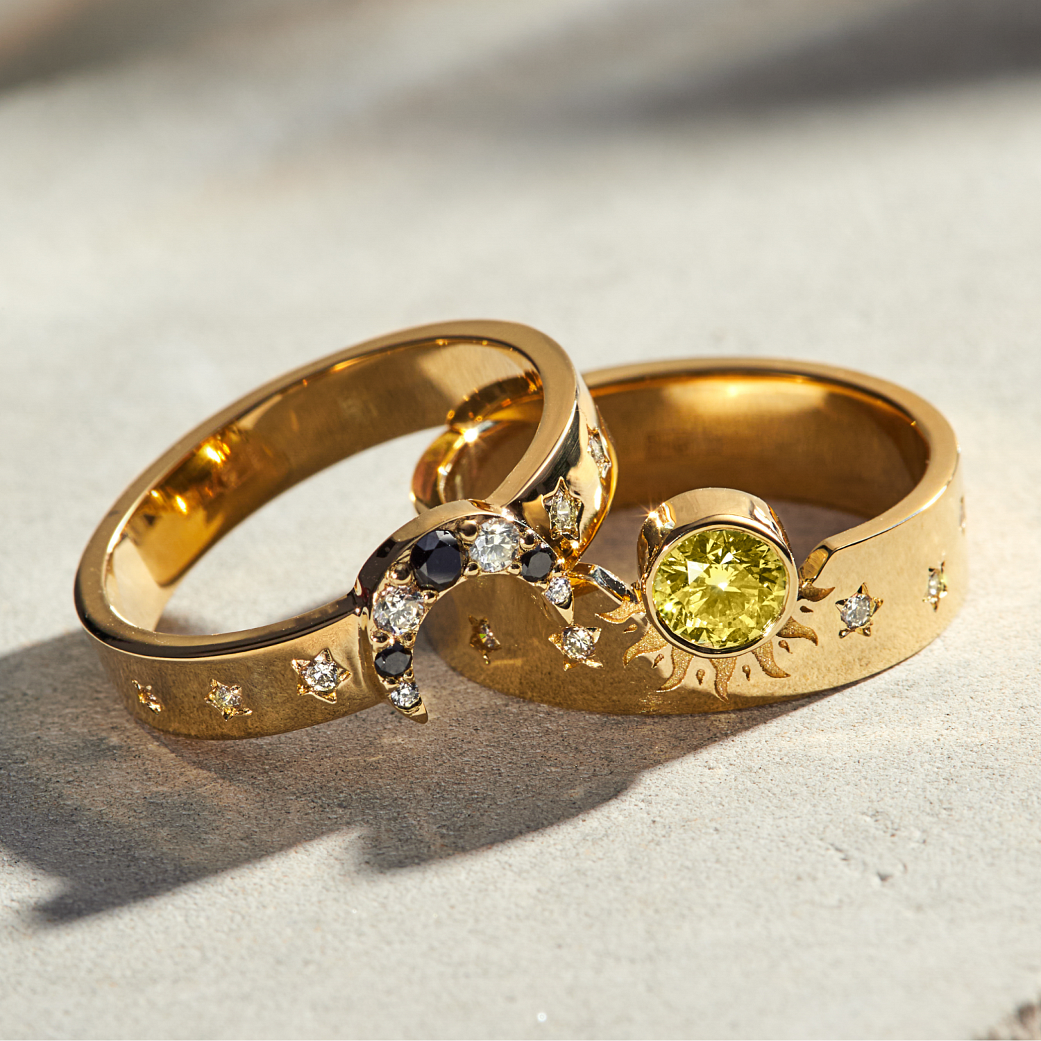 Золотые обручальные кольца Солнце и Полумесяц с драгоценными камнями