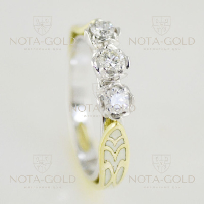 Эксклюзивное Помолвочное кольцо из двухцветного золота с белой эмалью и тремя бриллиантами 0,19 карат в бутонах в виде розы (Вес: 3 гр.)