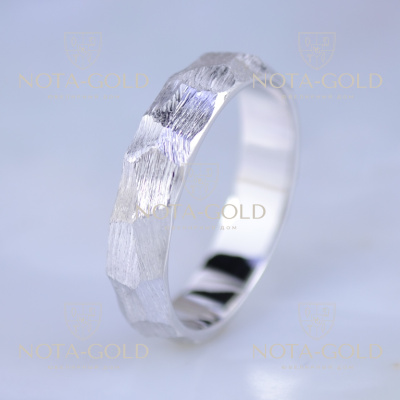 Стильное кольцо из белого золота с грубой поверхностью обработанной резцом (Вес: 4,5 гр.)