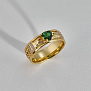 Кладдахское кольцо из желтого золота с изумрудом и бриллиантами (Вес 3,9 гр.)