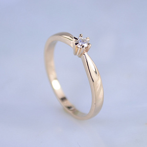 Помолвочное кольцо с бриллиантом 0,06 карат из красного золота (Вес: 2 гр.)