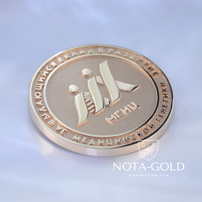 Подарочная именная медаль из золота для медучреждения