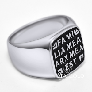 Мужское кольцо - печатка с надписями и рисунком клиента из белого золота с чернением (Вес: 17 гр.)