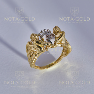 Кольцо из двух видов золота с бриллиантами, ангелами, короной и инициалами (Вес 5 гр.)