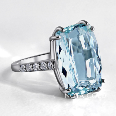 Кольцо из белого золота с бриллиантами и крупным аквамарином (Вес 4 гр.)