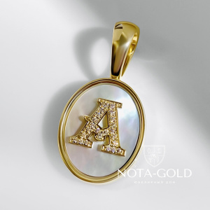 Овальная подвеска буква А из желтого золота с бриллиантами и перламутром (Вес 5,3 гр.)