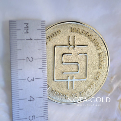 Золотая подарочная медаль из жёлтого золота со знаком доллара и гравировкой (Вес: 49,5 гр.)
