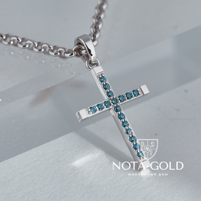 Крестик из серебра с голубыми фианитами и гравировкой (Вес 2 гр.)