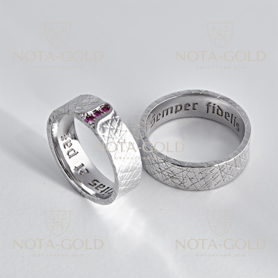 Обручальные кольца из белого золота с гравировкой и тремя рубинами в женском кольце (Вес пары 15 гр.)