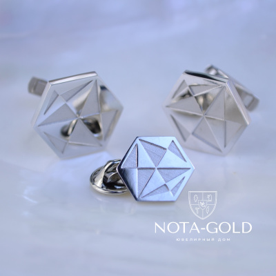 Ювелирный набор из серебра - запонки с логотипом и значок на лацкан пиджака