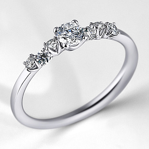 Женское кольцо из белого золота с бриллиантами (Вес 1,9 гр.)