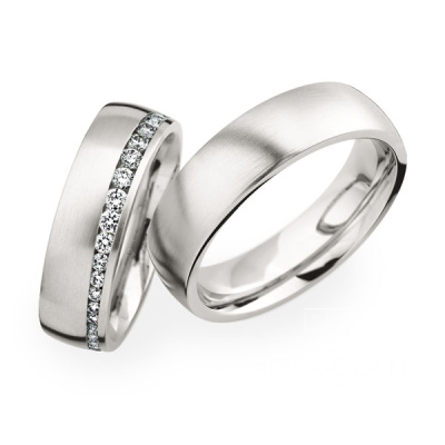 Широкие матовые платиновые обручальные кольца с дорожкой бриллиантов в женском кольце (Вес пары: 21 гр.)