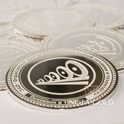 Медали из серебра на юбилей компании для организации