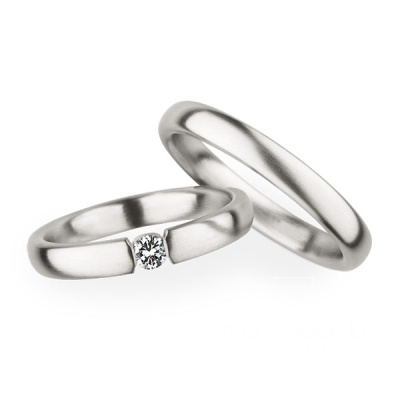 Узкие матовые платиновые обручальные кольца с бриллиантом в женском кольце (Вес пары: 17 гр.)