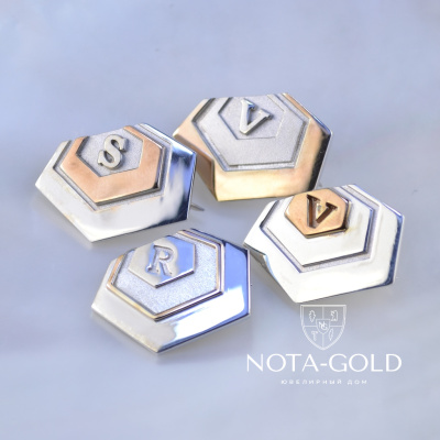 Значки-булавки с буквами из серебра с позолотой
