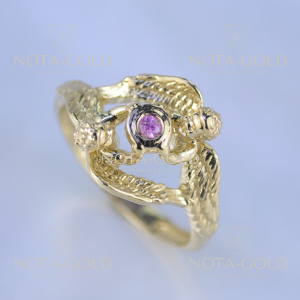 Помолвочное кольцо с ангелами держащими бриллиант 0,065 карат из желтого золота (Вес: 2,8 гр.)