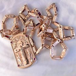 Православный золотой жетон с распятием, ликами святых и гравировкой молитвы на золотой цепочке с рубинами (Вес: 82 гр.)