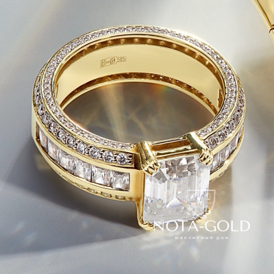 Широкое женское кольцо из желтого золота с выращенными бриллиантами (Вес 10,4 гр.)