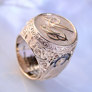 Мужское золотое кольцо-печатка с инициалами, образами икон и гравировкой (Вес 38,5 г.)