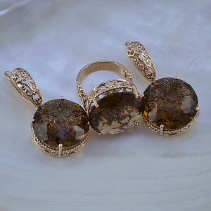 Комплект ювелирных украшений кольцо и серьги с крупными раухтопазами и бриллиантами (Вес: 24 гр.)