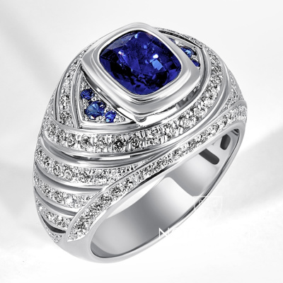 Кольцо из белого золота с крупным сапфиром и бриллиантами (Вес 9,7 гр.)