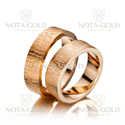 Широкие обручальные кольца из красного золота с фактурной поверхностью на заказ (Вес пары: 17 гр.)