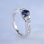 Кольцо из белого золота с сапфиром овалом и бриллиантами (Вес: 6 гр.)