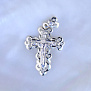 Нательный плетеный крестик из белого золота с распятием и бриллиантом на ушке (Вес: 10 гр.)