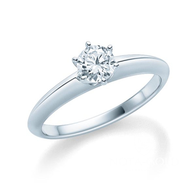 Кольцо из белого золота с одним бриллиантом в 0.4 карата с треугольной шинкой (Вес: 2,5 гр.)