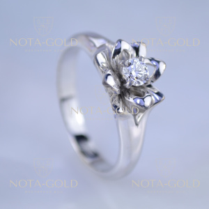 Эксклюзивное кольцо лилия из белого золота с бриллиантом 0,25 карат (Вес: 6,5 гр.)